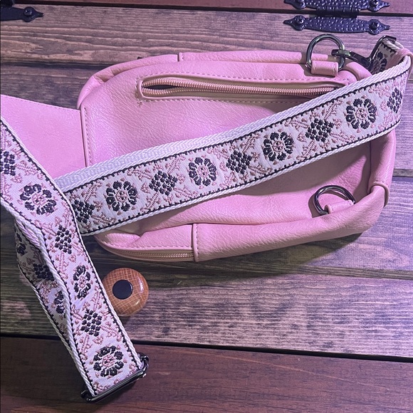 NWOT Imperial Horse Peach Crossbody Bag - Picture 2 of 6